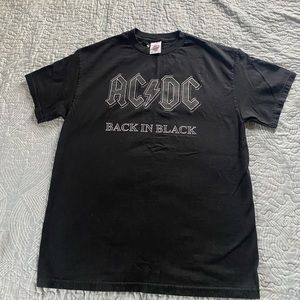 2005 Back in Back AC/DC Tee ;clean and in great used condition; nice quality tee